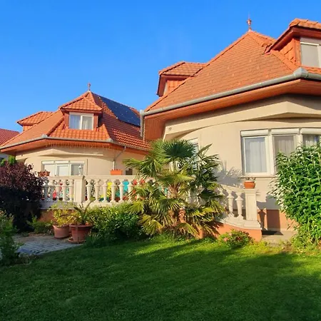 Pihenes Haza-relax Apartmanhaus * Денешдиаш