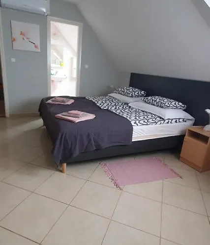 Pihenés Háza-relax Apartmanhaus Appartamento Gyenesdiás