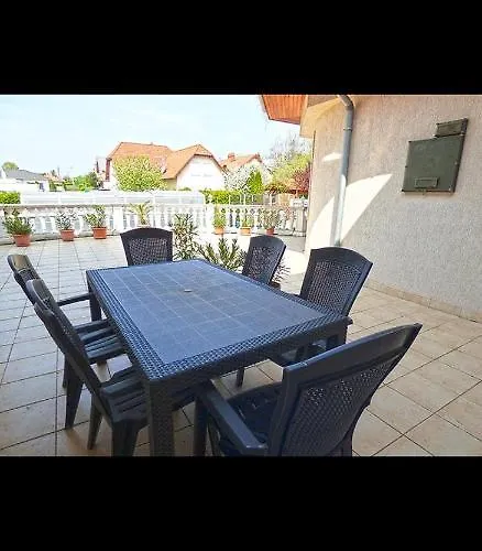 Pihenés Háza-relax Apartmanhaus *