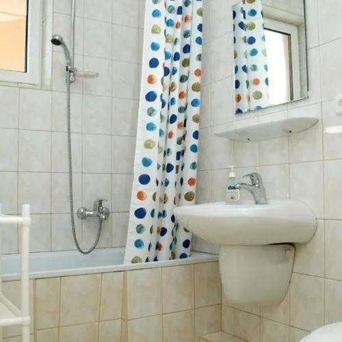 Pihenés Háza-relax Apartmanhaus * Gyenesdiás